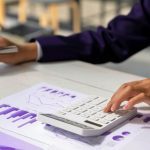 Análise de chargeback no e-commerce com gráficos financeiros e cálculo de indicadores de risco