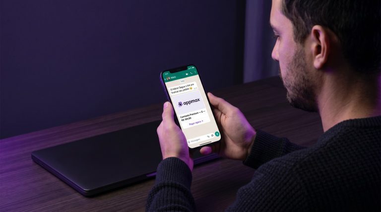 Operadora de e-commerce enviando link para pagamento com cartão de crédito pelo WhatsApp pelo painel da Appmax